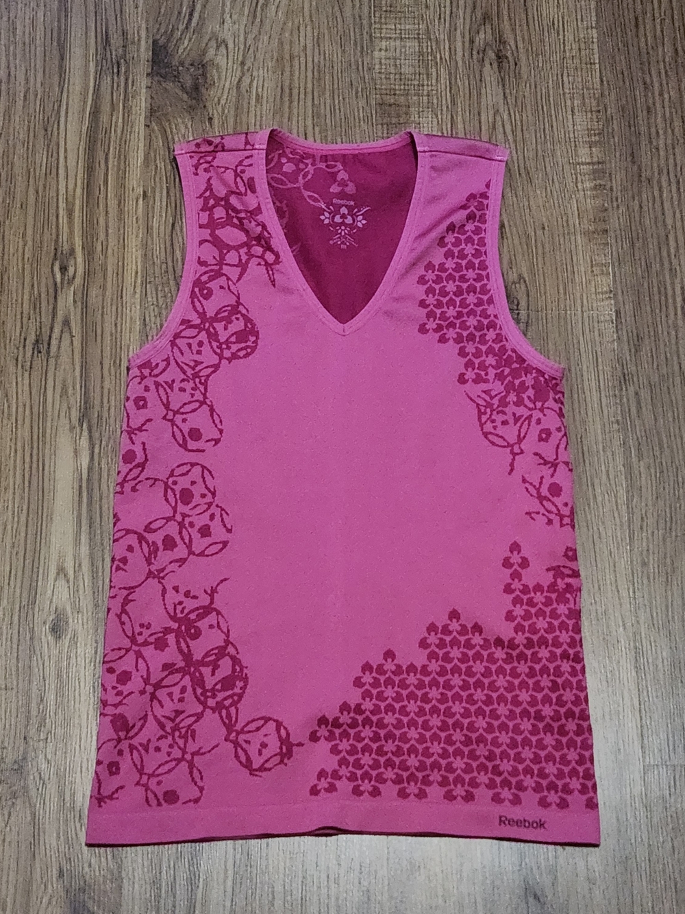 Reebok Women's Pink Patterned V-Neck Tank Top